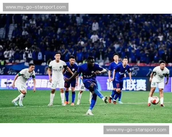 蓝血荣耀，山城骄傲：申花与重庆的足球史诗